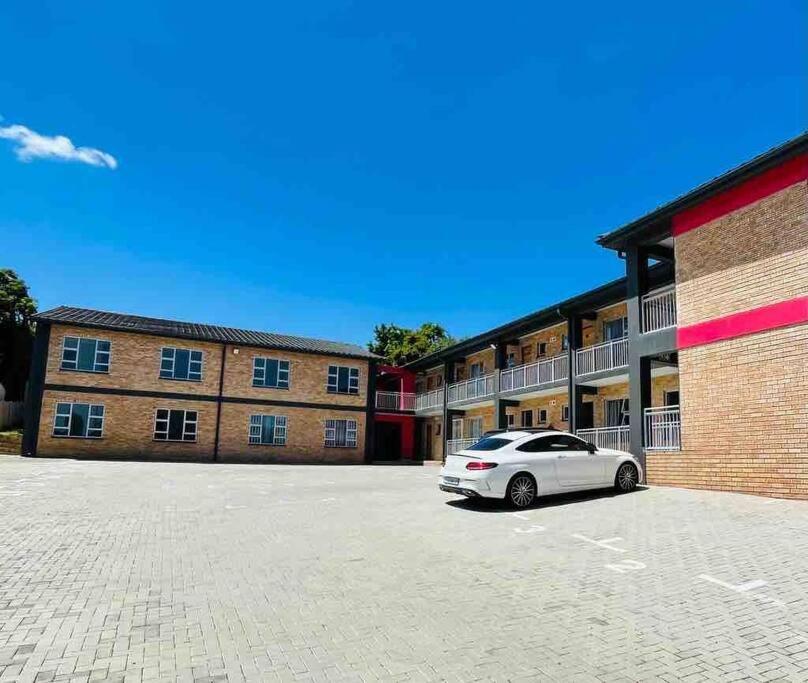 Trendy, Comfortable 1 Bedroom Apartments In Mthatha Bagian luar foto